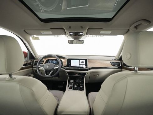 Used 2024 Volkswagen Atlas SE image 14