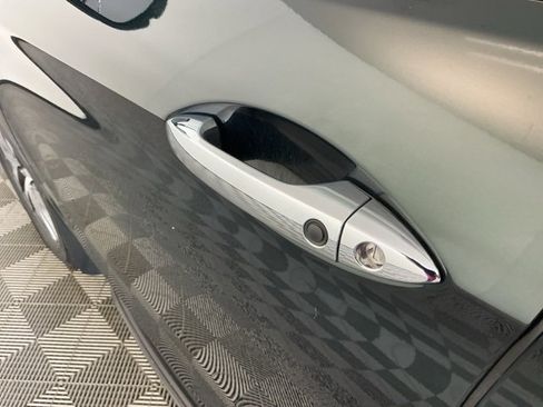 Used 2017 Honda Pilot Touring image 11