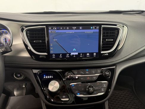 Used 2024 Chrysler Pacifica Limited w/ Uconnect Theater Family Group AWD/4WD image 21