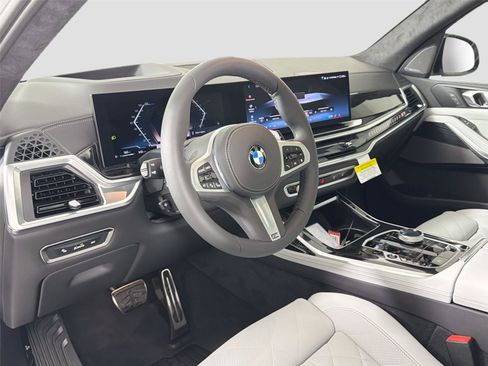New 2027 BMW X7 xDrive40i w/ M Sport Package AWD/4WD image 9