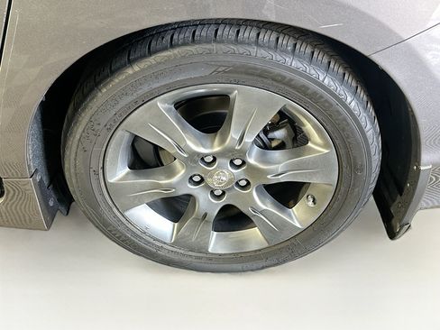 Used 2017 Toyota Sienna SE w/ SE Preferred Package FWD image 11