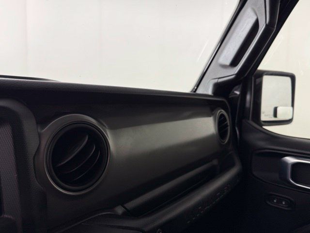 Used 2021 Jeep Wrangler Sport AWD/4WD image 18