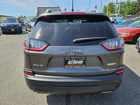 Used 2019 Jeep Cherokee Latitude Plus AWD/4WD image 5