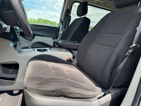 Used 2013 Dodge Grand Caravan SXT FWD image 9