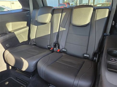 Used 2023 Mercedes-Benz GLS 450 4MATIC image 5