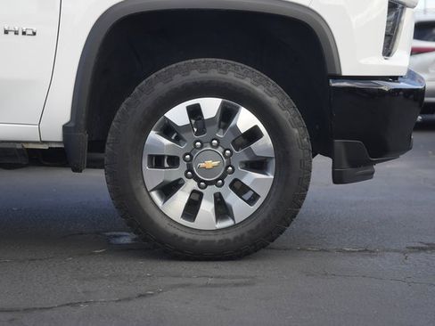 Used 2023 Chevrolet Silverado 2500 Custom w/ Custom Value Package image 4