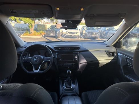 Used 2020 Nissan Rogue S image 33