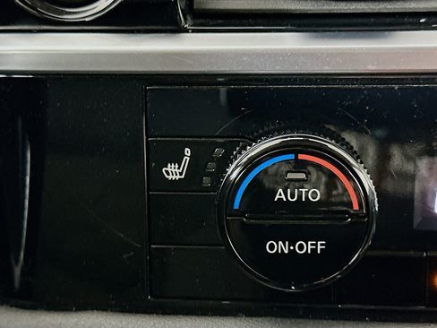 Used 2025 Nissan Pathfinder SV FWD image 25