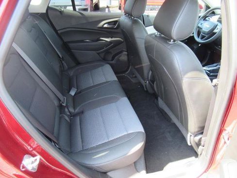Used 2024 Chevrolet Trax LT FWD image 28