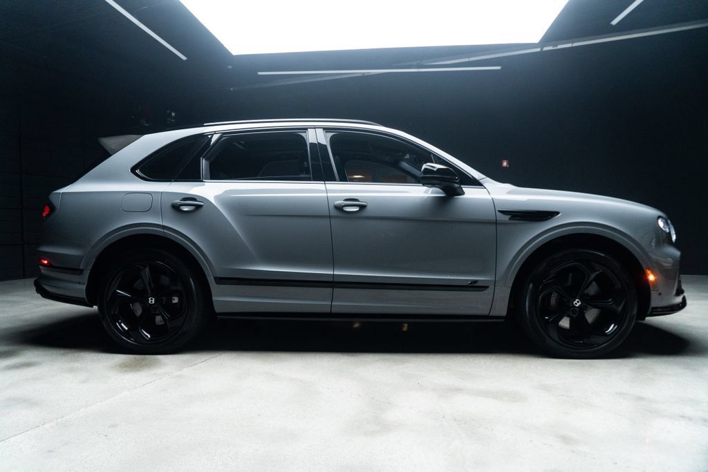 Used 2022 Bentley Bentayga AWD/4WD image 8