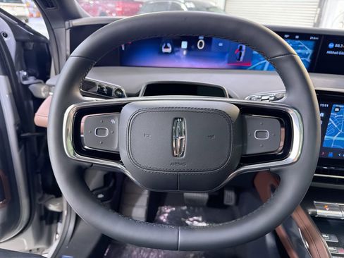New 2026 Lincoln Nautilus Reserve AWD/4WD image 13