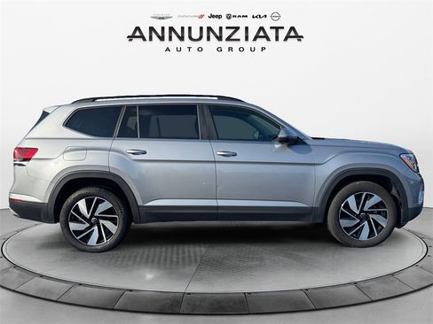 Used 2025 Volkswagen Atlas SE image 6