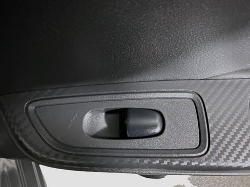 Used 2020 Nissan Versa SV FWD image 31