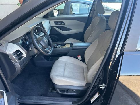 Used 2025 Nissan Rogue SV FWD image 29