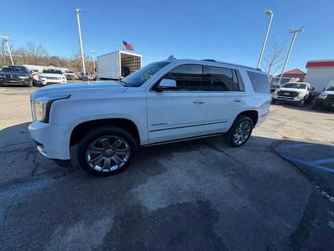 Used 2017 GMC Yukon Denali image 3