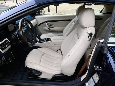 Used 2012 Maserati GranTurismo Convertible RWD image 17