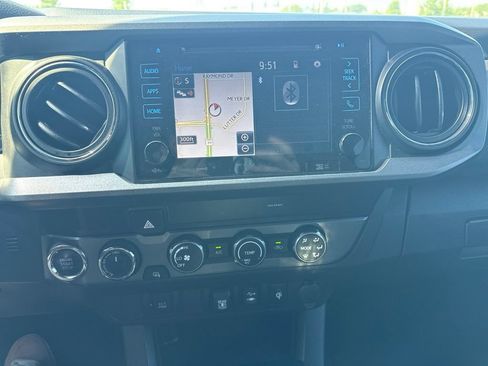 Used 2019 Toyota Tacoma TRD Off-Road AWD/4WD image 13