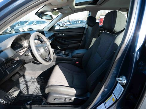 Used 2023 Honda Accord EX image 9