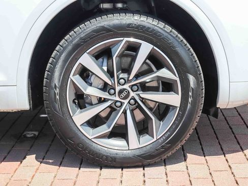 Certified 2023 Audi Q5 2.0T Premium Plus w/ Premium Plus Package AWD/4WD image 11