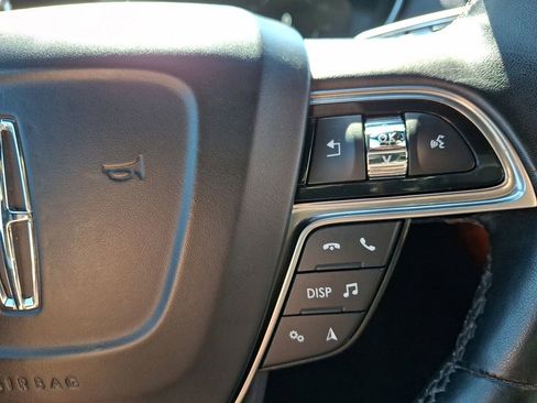 Certified 2020 Lincoln Nautilus Reserve image 23