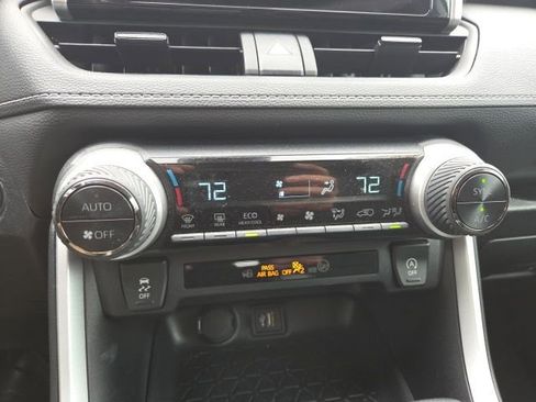 Used 2025 Toyota RAV4 XLE AWD/4WD image 16