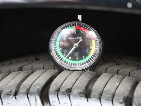 Used 2017 Toyota Sienna SE Premium image 42