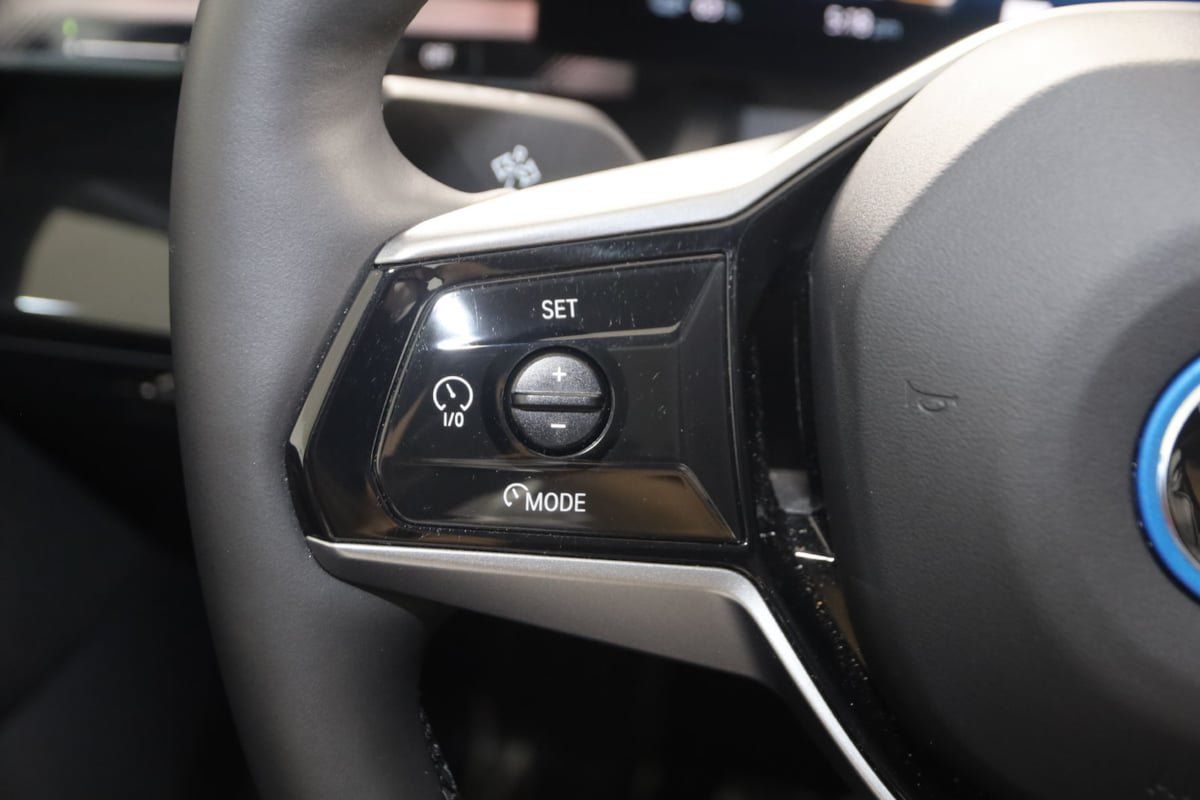 Used 2024 BMW i5 eDrive40i w/ Convenience Package RWD image 31