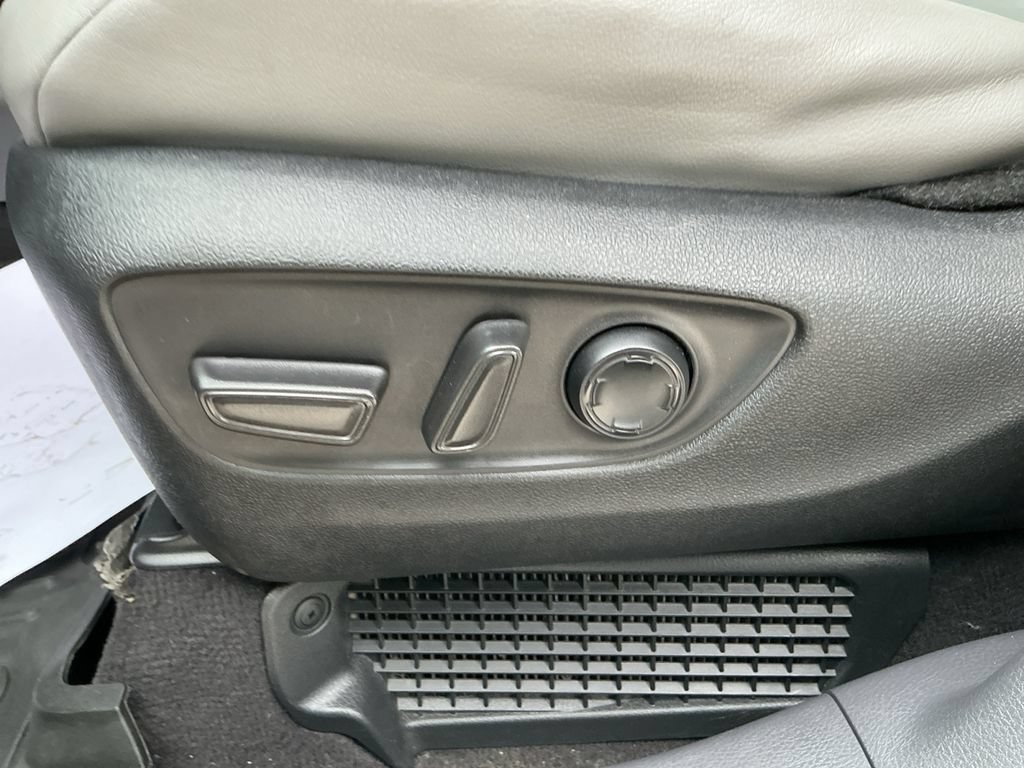 Used 2022 Toyota Sienna XLE FWD image 26