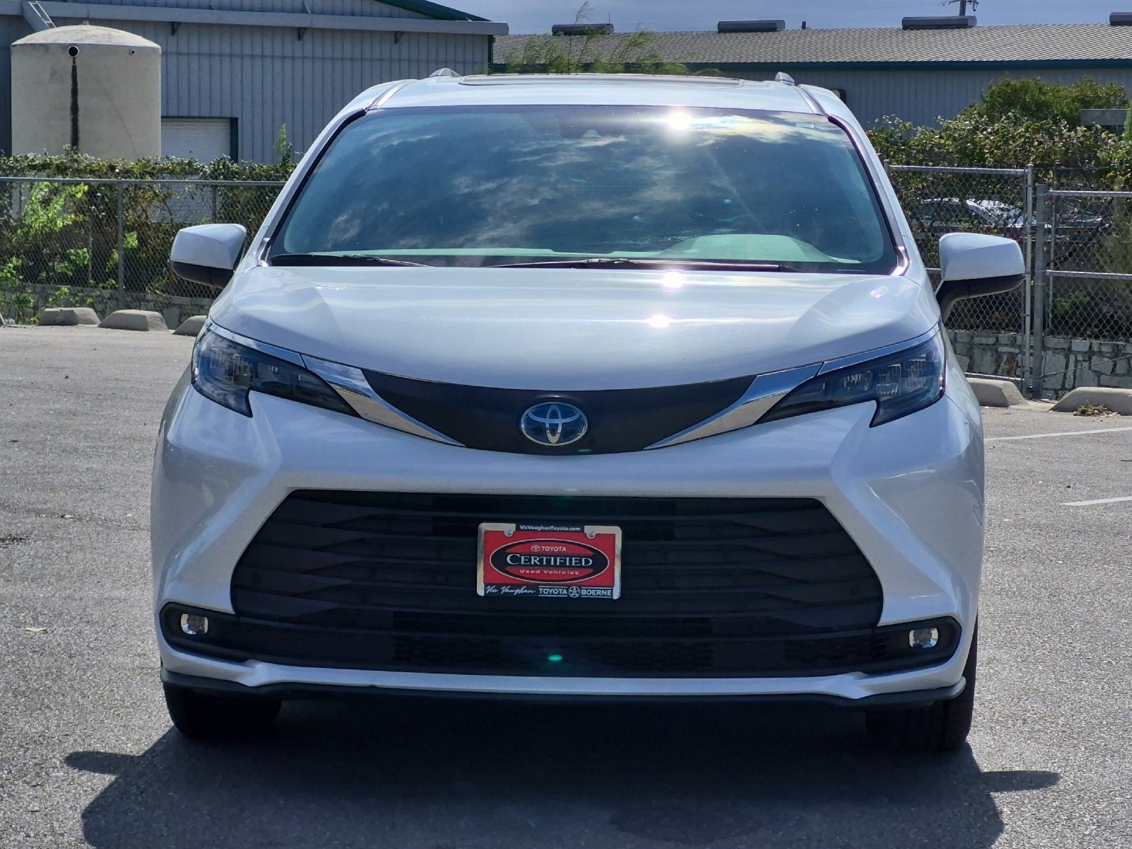 Used 2025 Toyota Sienna XLE FWD image 8
