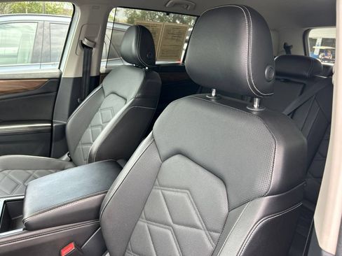 Used 2025 Volkswagen Atlas SE FWD image 22