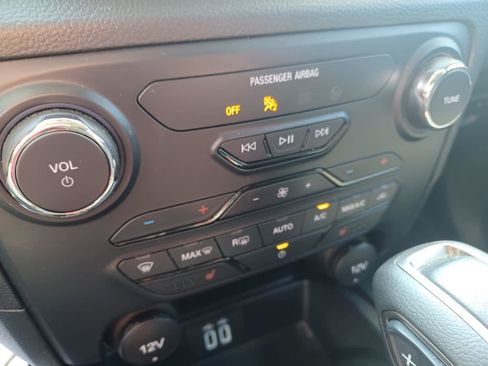Used 2022 Ford Ranger Lariat w/ Tremor Off-Road Package AWD/4WD image 16