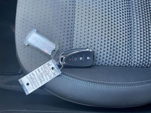 Used 2025 Chevrolet Trax LT image 22