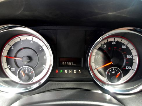 Used 2019 Dodge Grand Caravan SXT image 19