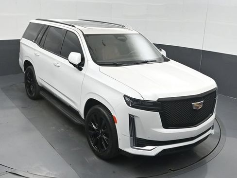 Used 2021 Cadillac Escalade Sport w/ LPO, Illumination Package AWD/4WD image 45