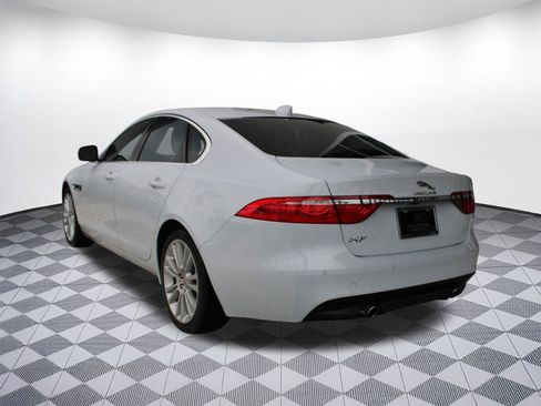 Used 2020 Jaguar XF Premium image 3