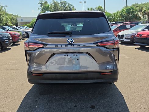 Used 2022 Toyota Sienna XLE FWD image 7