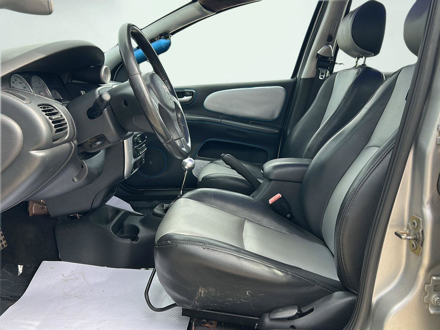 Used 2004 Dodge Neon FWD image 6