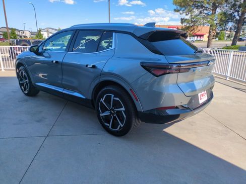 Used 2024 Chevrolet Equinox EV LT FWD image 3