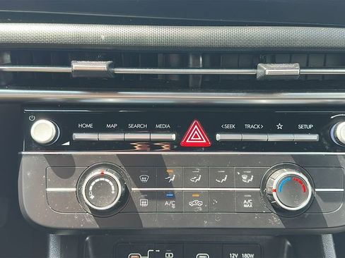 Used 2025 Hyundai Santa Cruz SE FWD image 25