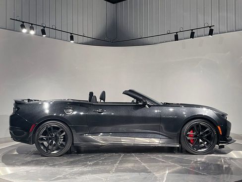 Used 2024 Chevrolet Camaro LT RWD image 5