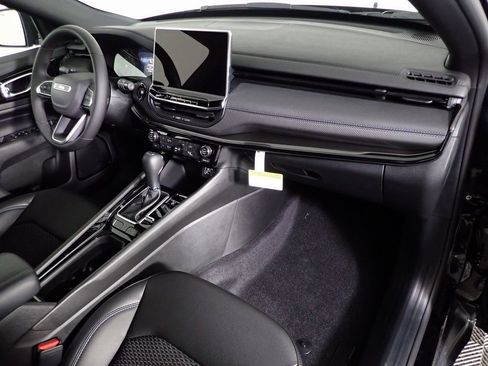 New 2026 Jeep Compass Latitude image 30