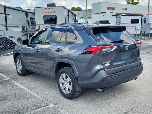 Used 2021 Toyota RAV4 LE FWD image 8