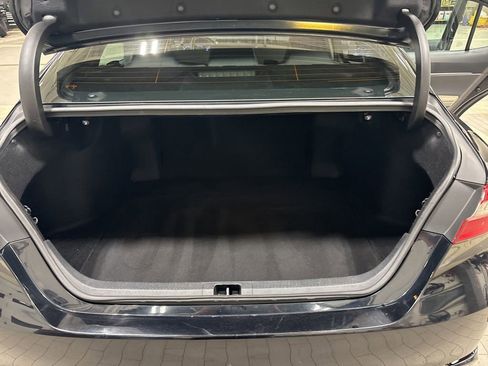 Used 2018 Toyota Camry SE w/ Moonroof Package image 14