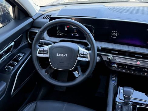 Certified 2024 Kia Telluride EX w/ EX Captain's Chair Package FWD image 13