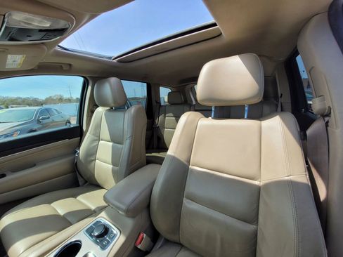 Used 2017 Jeep Grand Cherokee Limited AWD/4WD image 13