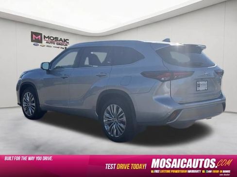 Used 2024 Toyota Highlander Platinum AWD/4WD image 5