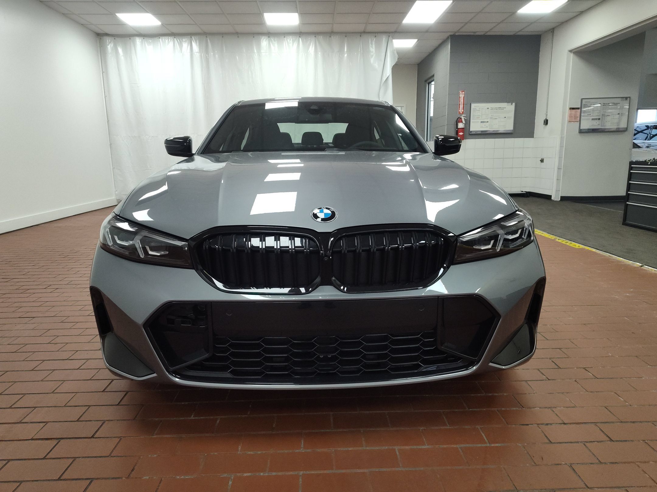 Used 2026 BMW 330i xDrive Sedan w/ M Sport Package AWD/4WD image 4