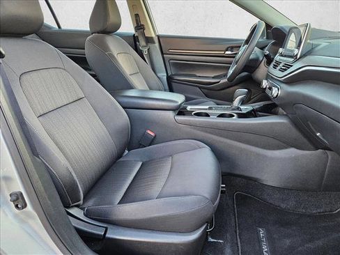 Used 2024 Nissan Altima 2.5 SV image 19
