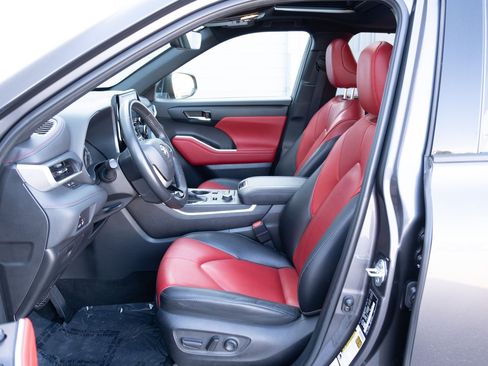 Used 2022 Toyota Highlander XSE image 13