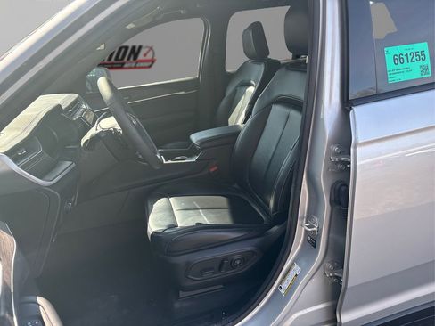 Used 2024 Jeep Grand Cherokee Limited image 9